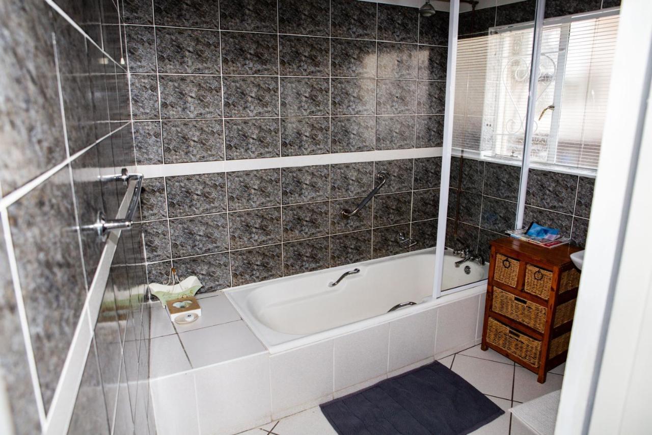 Woodpecker Guesthouse Ficksburg Εξωτερικό φωτογραφία